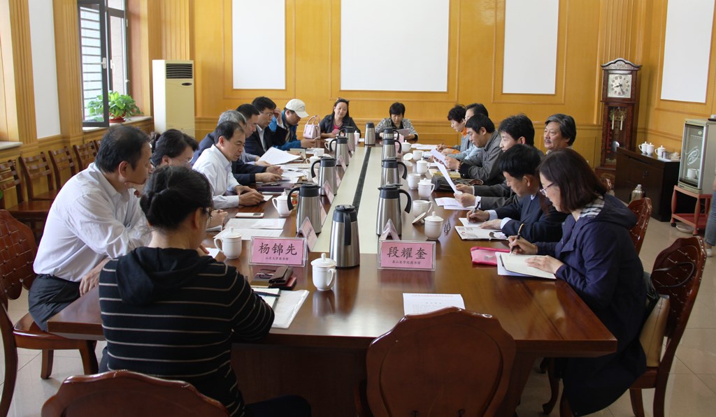 交流团22日下午在山东大学图书馆召开行前准备会 交流团22日下午在山东大学图书馆召开行前准备会