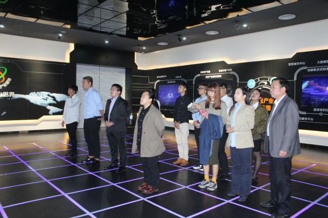 ̨������������Ļ��л��ɽ����������