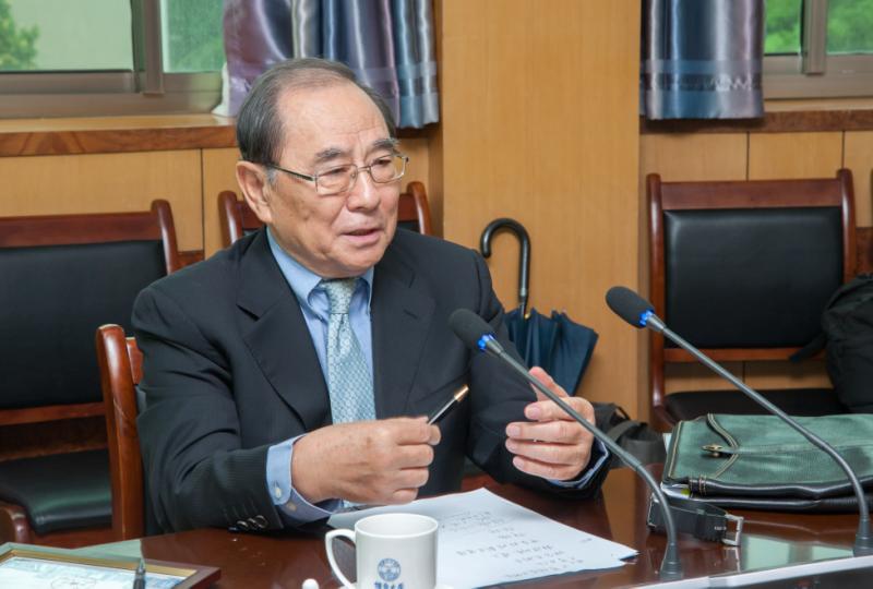 台湾世新大学前校长牟宗灿到烟台大学访问 台湾世新大学前校长牟宗灿到烟台大学访问