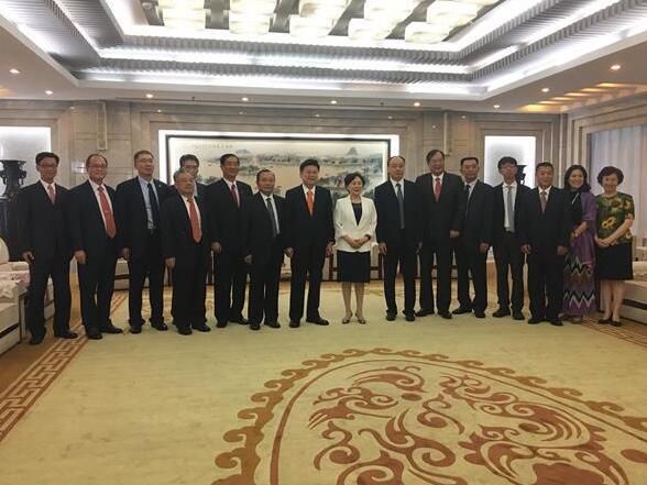 济南市政协主席雷杰会见台湾花莲县县长傅崐萁 济南市政协主席雷杰会见台湾花莲县县长傅崐萁