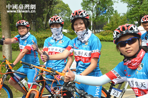 骑手中“巾帼不让眉须” 骑手中“巾帼不让眉须”