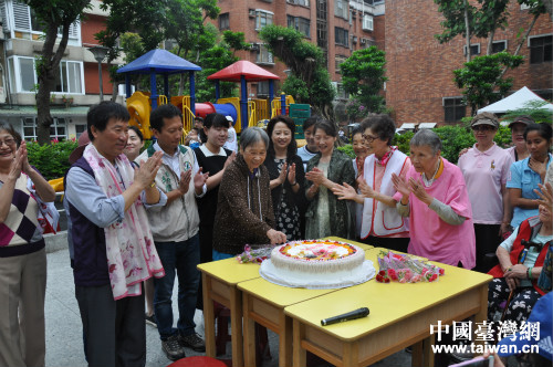 上海普陀参访团到台北大安区参加慈母情母亲节活动 上海普陀参访团到台北大安区参加慈母情母亲节活动