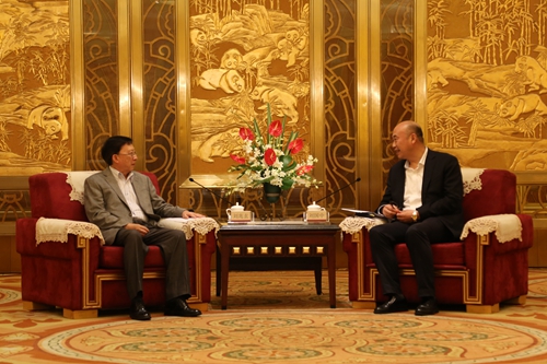 四川省委副书记刘国中(右)会见台湾中华文化总会会长刘兆玄 四川省委副书记刘国中(右)会见台湾中华文化总会会长刘兆玄