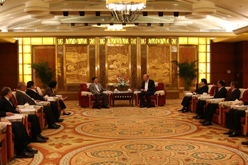 四川省委副书记刘国中(右)会见台湾中华文化总会会长刘兆玄 四川省委副书记刘国中(右)会见台湾中华文化总会会长刘兆玄