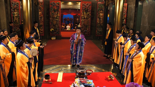 四川青城山祖天师巡台祈福活动走进台北受民众热捧 四川青城山祖天师巡台祈福活动走进台北受民众热捧