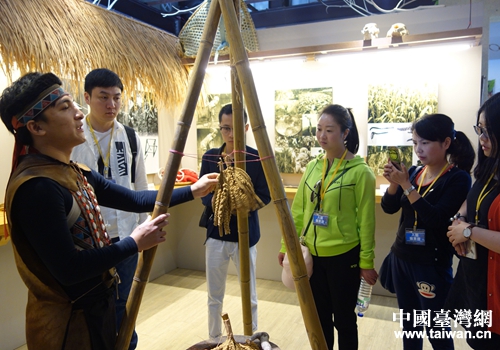 参观邹族文化部落 参观邹族文化部落