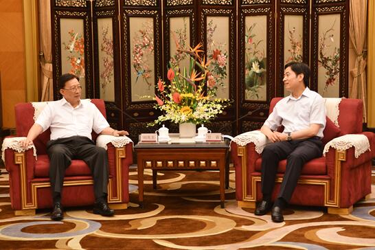 四川省委常委、宣传部部长甘霖(右一)会见刘兆玄(左一)一行 四川省委常委、宣传部部长甘霖(右一)会见刘兆玄(左一)一行