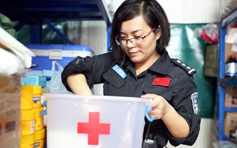 �������� �ܶ��ߡ�����÷������˽�󰮽����ƽ֮��