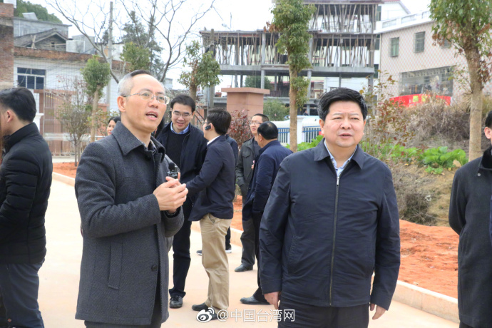 ��̨��Կڷ��ֶ��Ͻ�˶�� ����Բ����4Уʦ��������