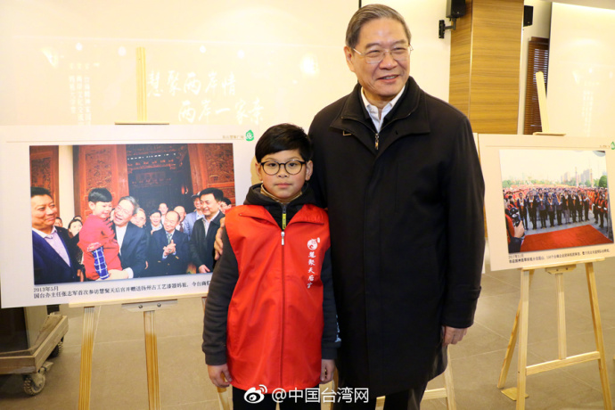 ��־���ٷ���ɽ�۾���󹬣���̨������һ�𡰻ؼҳԷ���