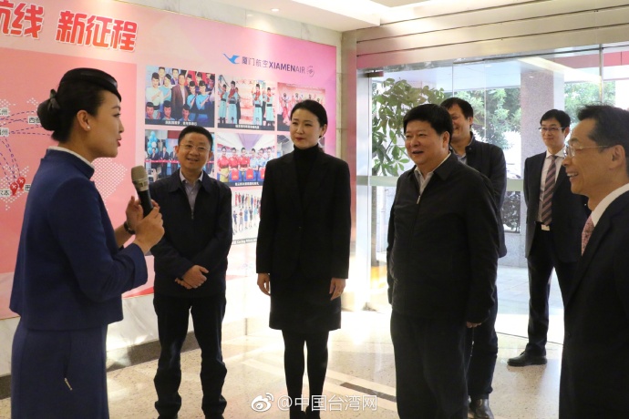 龙明彪探望在厦航就业的台籍乘务员 龙明彪探望在厦航就业的台籍乘务员
