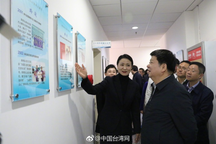 龙明彪探望在厦航就业的台籍乘务员 龙明彪探望在厦航就业的台籍乘务员