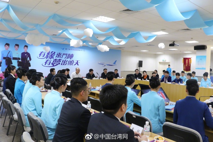 龙明彪探望在厦航就业的台籍乘务员 龙明彪探望在厦航就业的台籍乘务员