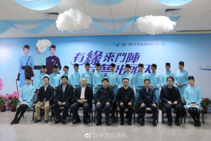 龙明彪探望在厦航就业的台籍乘务员 龙明彪探望在厦航就业的台籍乘务员