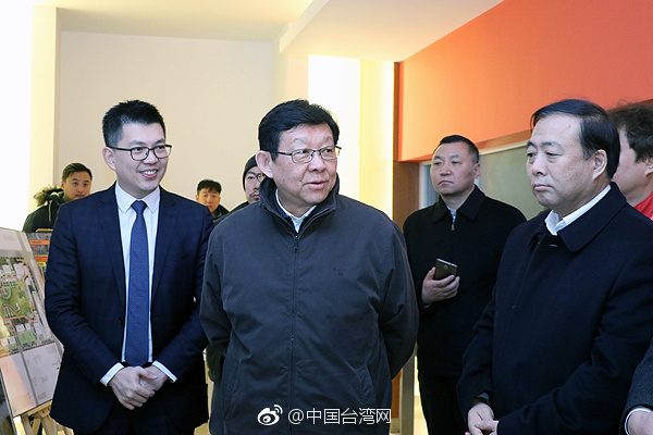 海协会会长陈德铭走访西安“康师傅”:我过去很喜欢吃方便面 海协会会长陈德铭走访西安“康师傅”:我过去很喜欢吃方便面