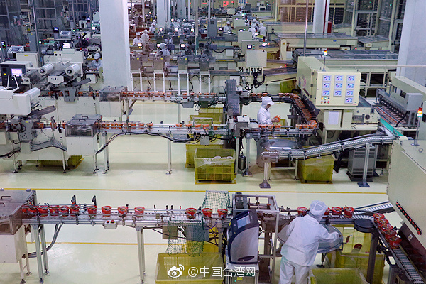 海协会会长陈德铭走访西安“康师傅”:我过去很喜欢吃方便面 海协会会长陈德铭走访西安“康师傅”:我过去很喜欢吃方便面