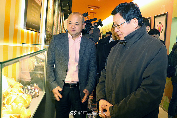 陈德铭走访西安台企“御品轩” 带来春节的暖心问候 陈德铭走访西安台企“御品轩” 带来春节的暖心问候