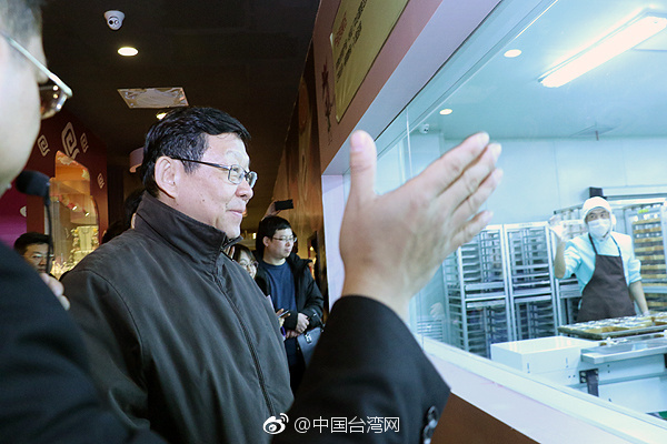 陈德铭走访西安台企“御品轩” 带来春节的暖心问候 陈德铭走访西安台企“御品轩” 带来春节的暖心问候