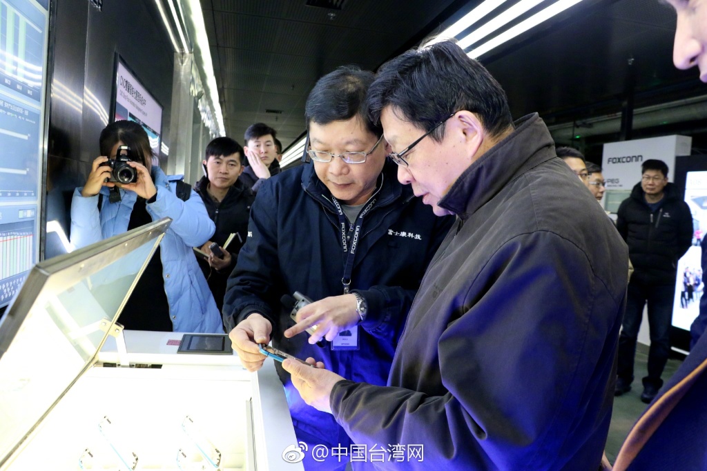 海协会会长陈德铭走访富士康:“中国梦”你们要出力 海协会会长陈德铭走访富士康:“中国梦”你们要出力