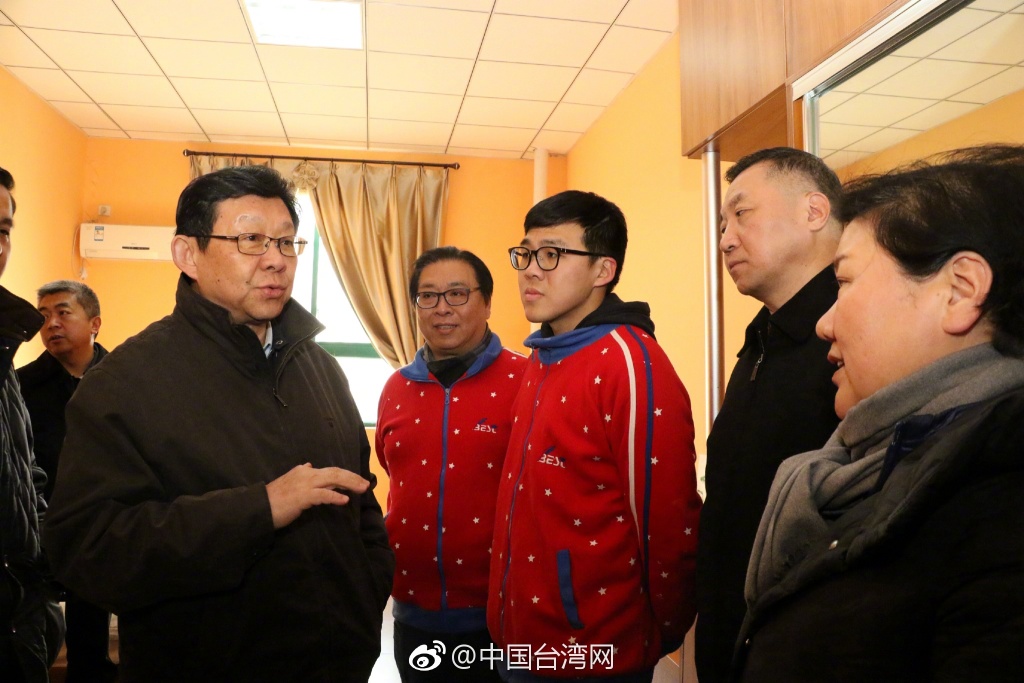 海协会会长陈德铭走访台资教育机构 看望慰问台籍教师并座谈交流 海协会会长陈德铭走访台资教育机构 看望慰问台籍教师并座谈交流