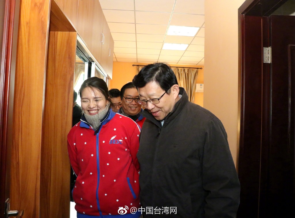 海协会会长陈德铭走访台资教育机构 看望慰问台籍教师并座谈交流 海协会会长陈德铭走访台资教育机构 看望慰问台籍教师并座谈交流