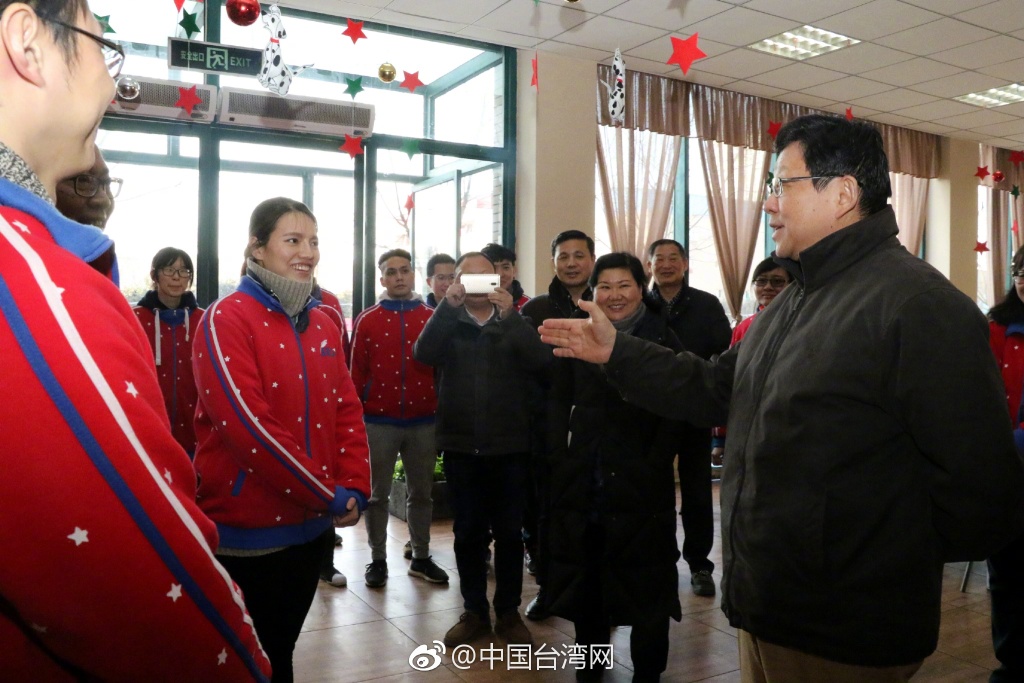 海协会会长陈德铭走访台资教育机构 看望慰问台籍教师并座谈交流 海协会会长陈德铭走访台资教育机构 看望慰问台籍教师并座谈交流