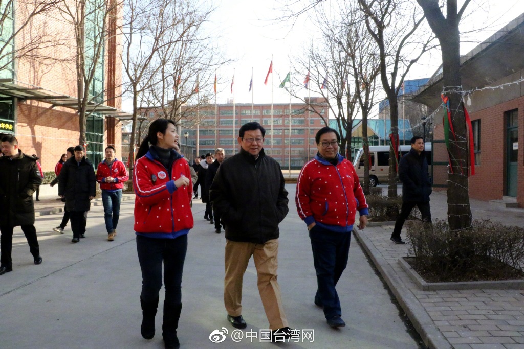 海协会会长陈德铭走访台资教育机构 看望慰问台籍教师并座谈交流 海协会会长陈德铭走访台资教育机构 看望慰问台籍教师并座谈交流