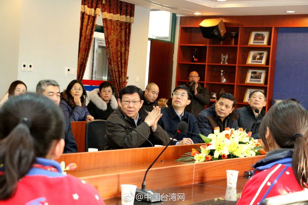 海协会会长陈德铭走访台资教育机构 看望慰问台籍教师并座谈交流 海协会会长陈德铭走访台资教育机构 看望慰问台籍教师并座谈交流