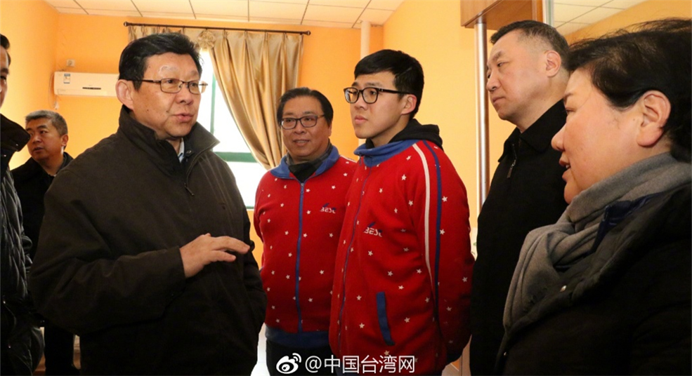 海协会会长陈德铭走访台资教育机构 看望慰问台籍教师并座谈交流