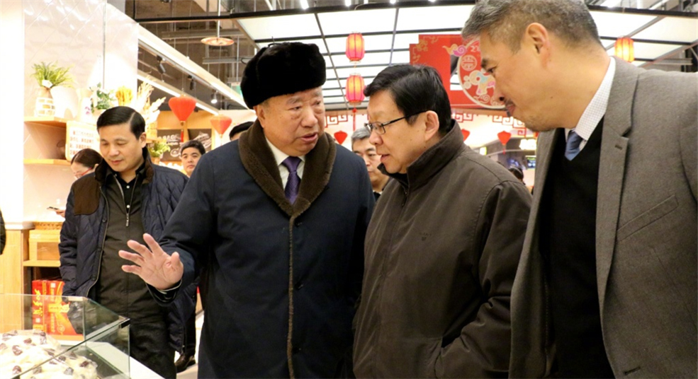 海协会会长陈德铭赴郑州丹尼斯大卫城调研慰问