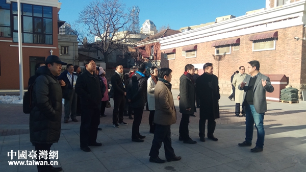 台湾政经代表交流考察团到我区创业公社参观考察。 台湾政经代表交流考察团到我区创业公社参观考察。