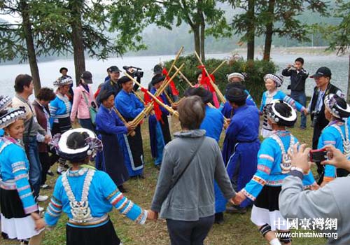 台湾媒体采访团赴贵州贵定感受苗岭风光(图)