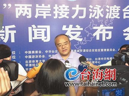 “中国横渡第一人”张健接受媒体采访 “中国横渡第一人”张健接受媒体采访