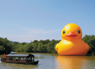 台媒:大陆巡回展出的大黄鸭原来都是台湾制造