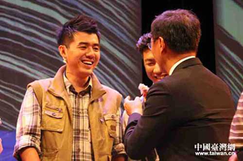 ������ֱ����к����İ����ߺ����ݼ�����