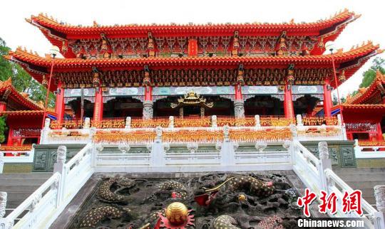 福建作家题联为日月潭唯一的一副大陆作品。 邓家辉 摄