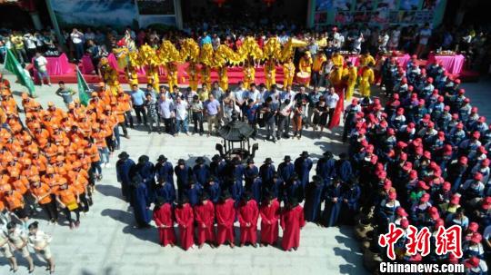 图为安溪感德镇开茶节现场 图为安溪感德镇开茶节现场