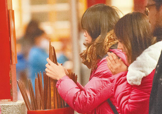 调查:近半台湾年轻人爱算命信风水