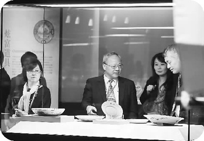 �α���̨���ʹ���Ժ��չ�ϲι۴����� �����»������ ���˺���