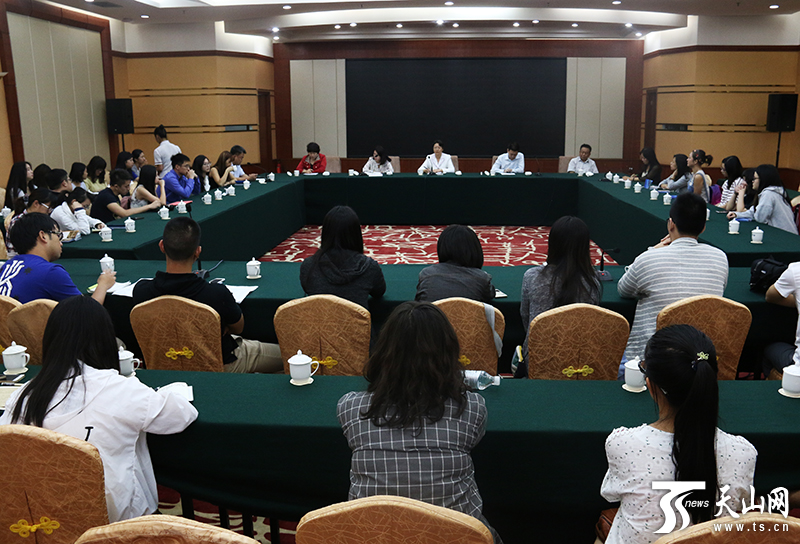 台湾青年学生交流参访团赴疆 促进文化交流 台湾青年学生交流参访团赴疆 促进文化交流