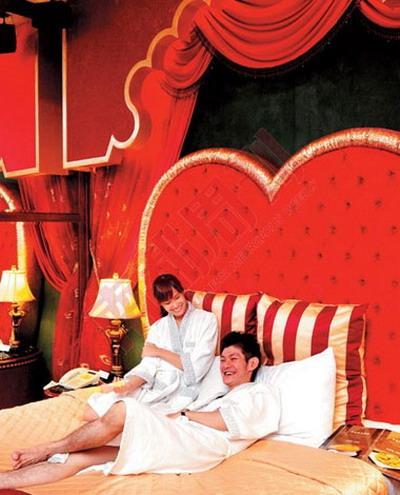 ���ɫ���׷����ʺ�����