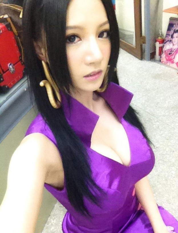 台湾第一女帝cos林采缇性感亮相