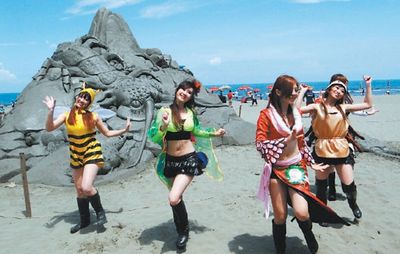 马沙沟游憩区号称全台最长的“恐怖大蜈蚣”6月2日亮相,主办单位安排辣妹热舞炒热气氛 马沙沟游憩区号称全台最长的“恐怖大蜈蚣”6月2日亮相,主办单位安排辣妹热舞炒热气氛