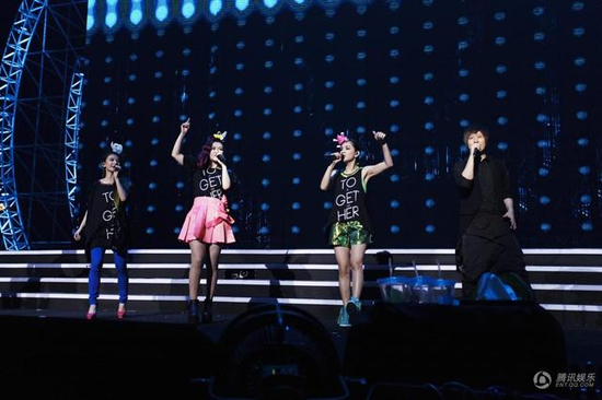 S.H.E与五月天13年首合体 S.H.E与五月天13年首合体