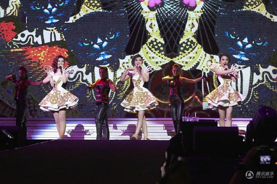 S.H.E与五月天13年首合体 S.H.E与五月天13年首合体