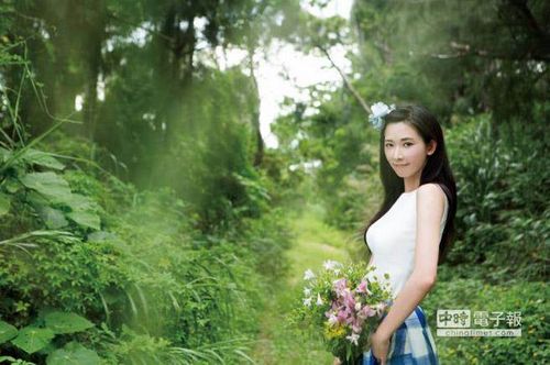 林志玲2015年历照片曝光模样俏皮化身花仙子