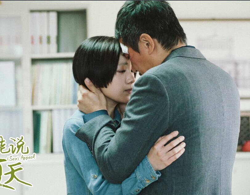 本周五上映的电影《不能说的夏天》中饰演了一个弱小在校女学生白白 本周五上映的电影《不能说的夏天》中饰演了一个弱小在校女学生白白