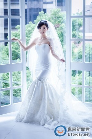 美女主播嫁台湾首富侄子婚纱照首度曝光(图)