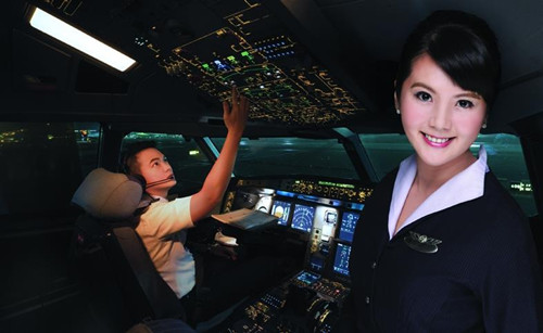 复兴航空推出空姐桌历 明星神韵有看头 复兴航空推出空姐桌历 明星神韵有看头