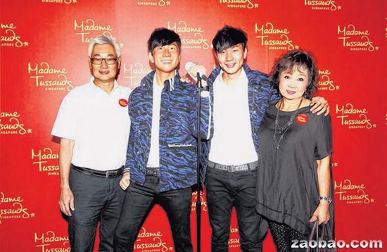 林俊杰为蜡像揭幕不回应与田馥甄绯闻(图)